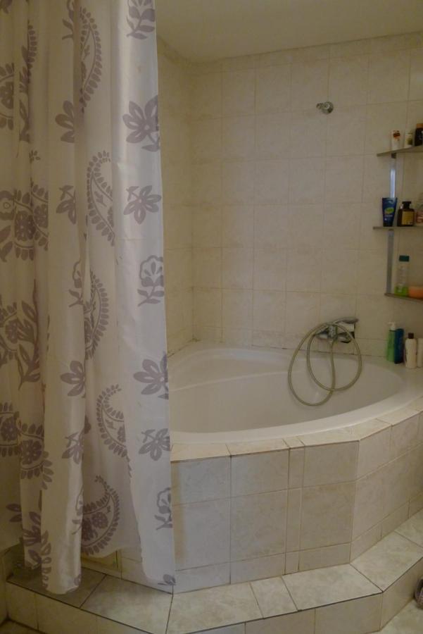 Cozy Modest Room For 2 Or 3 Persons Prague Luaran gambar