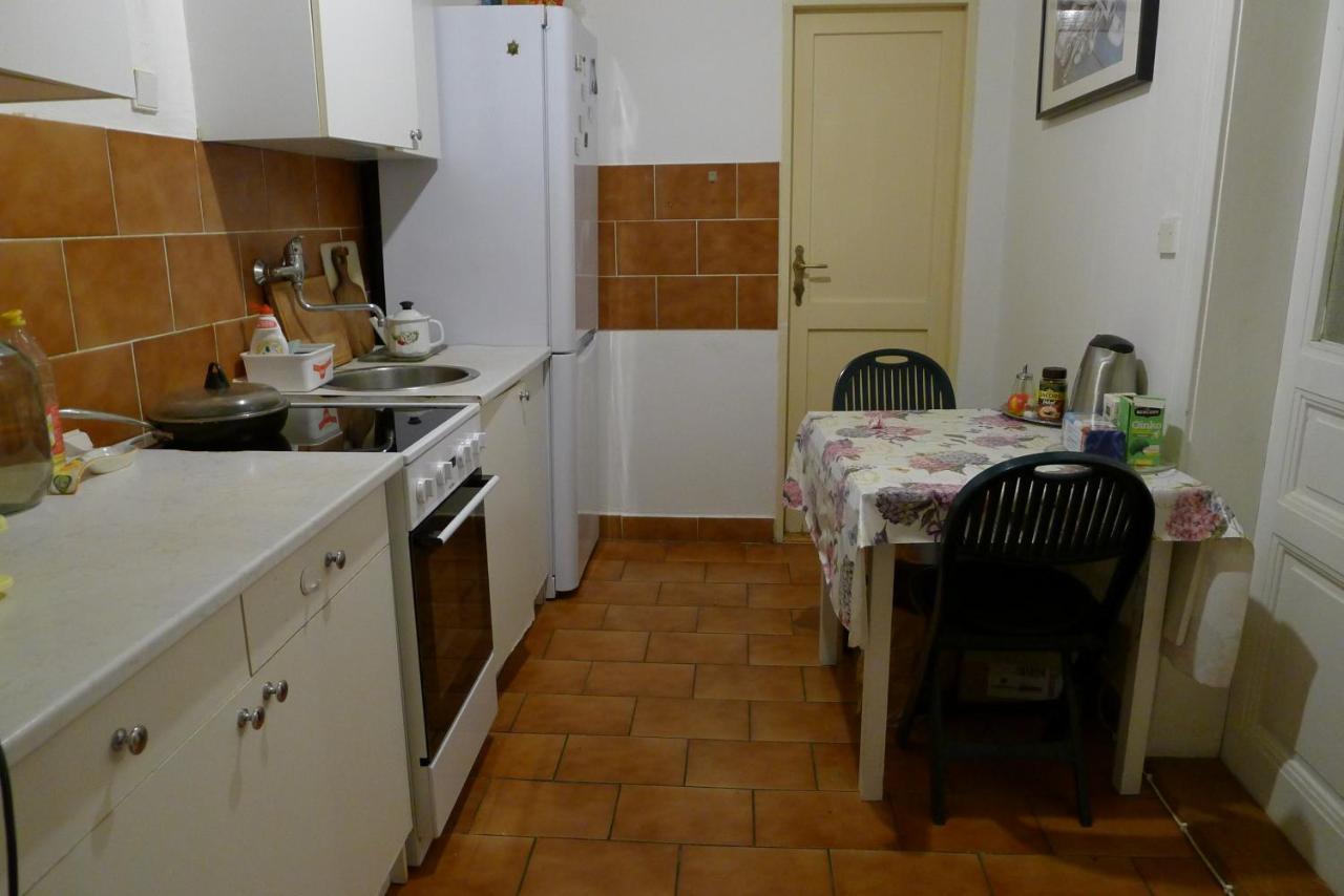 Cozy Modest Room For 2 Or 3 Persons Prague Luaran gambar