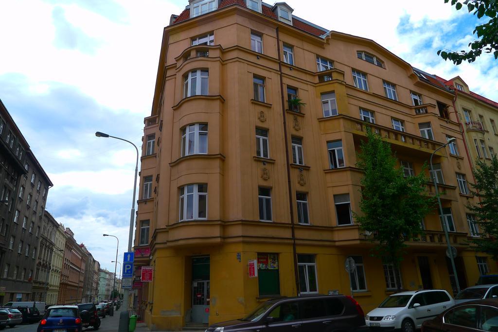 Cozy Modest Room For 2 Or 3 Persons Prague Luaran gambar